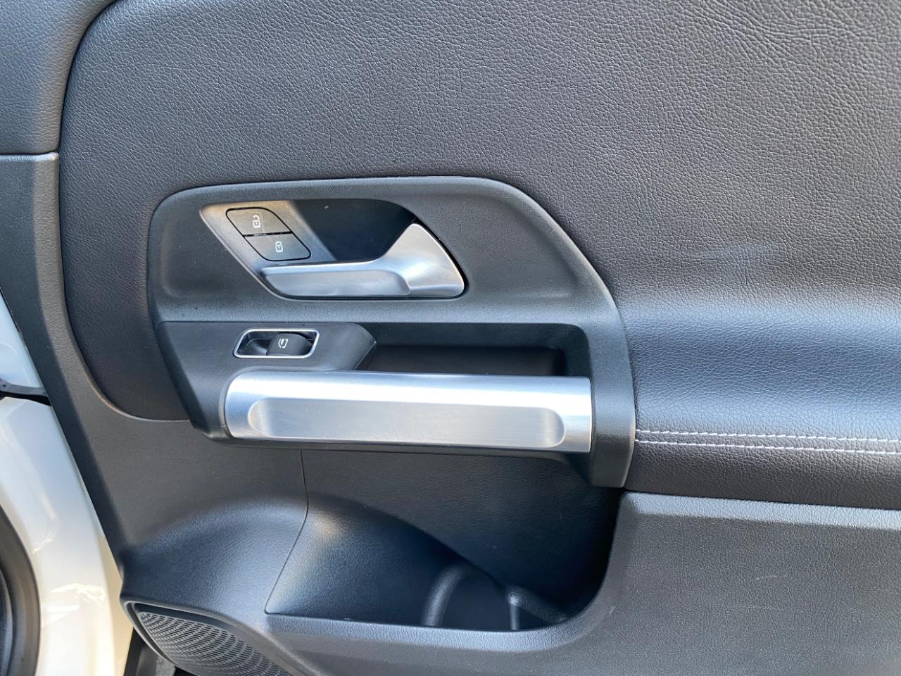 Mercedes-Benz GLB GLB 250 4MATIC SUV 2025