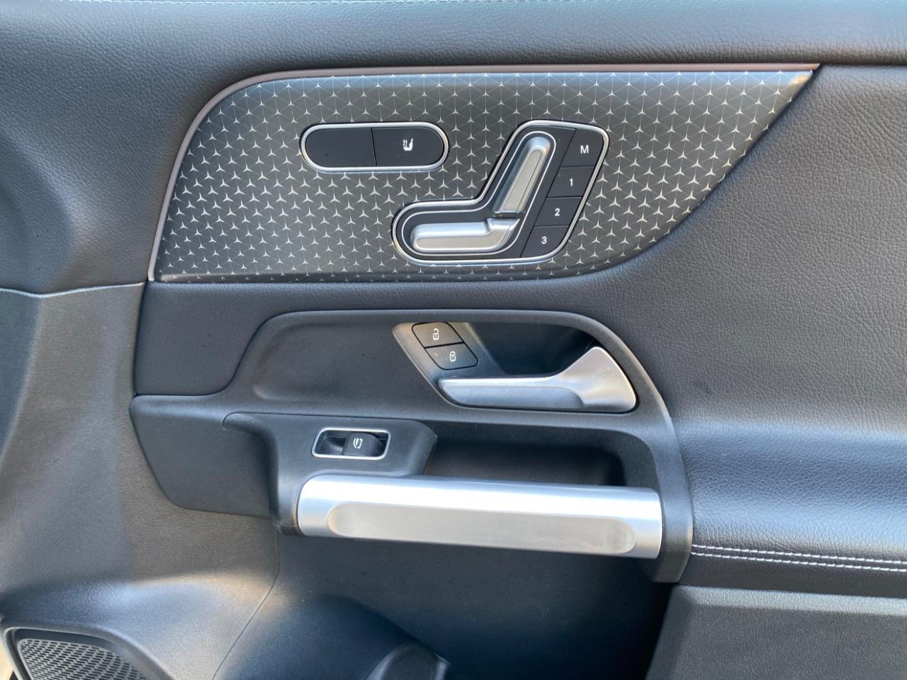 Mercedes-Benz GLB GLB 250 4MATIC SUV 2025