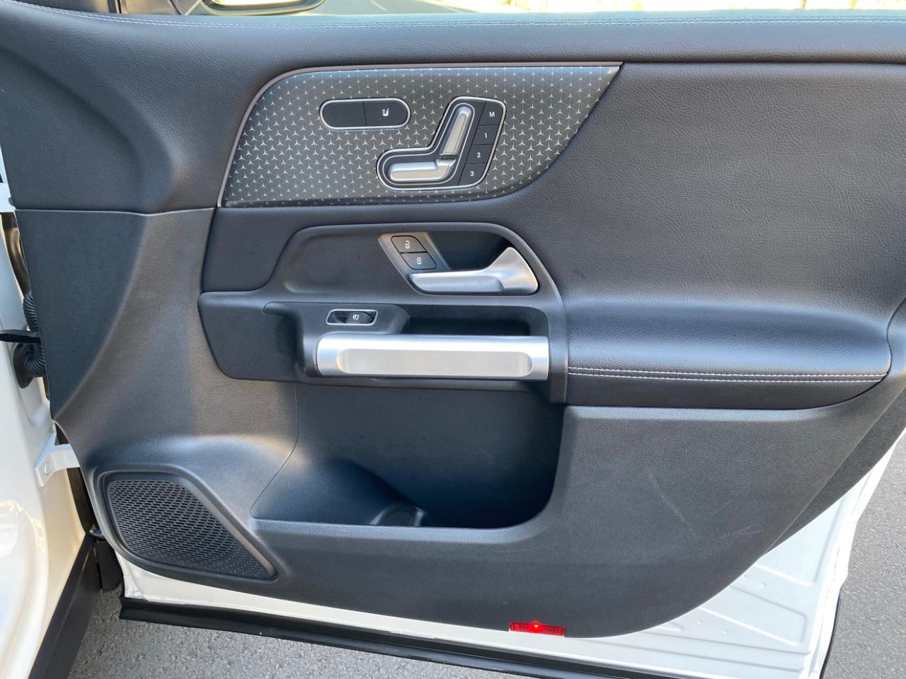 Mercedes-Benz GLB GLB 250 4MATIC SUV 2025