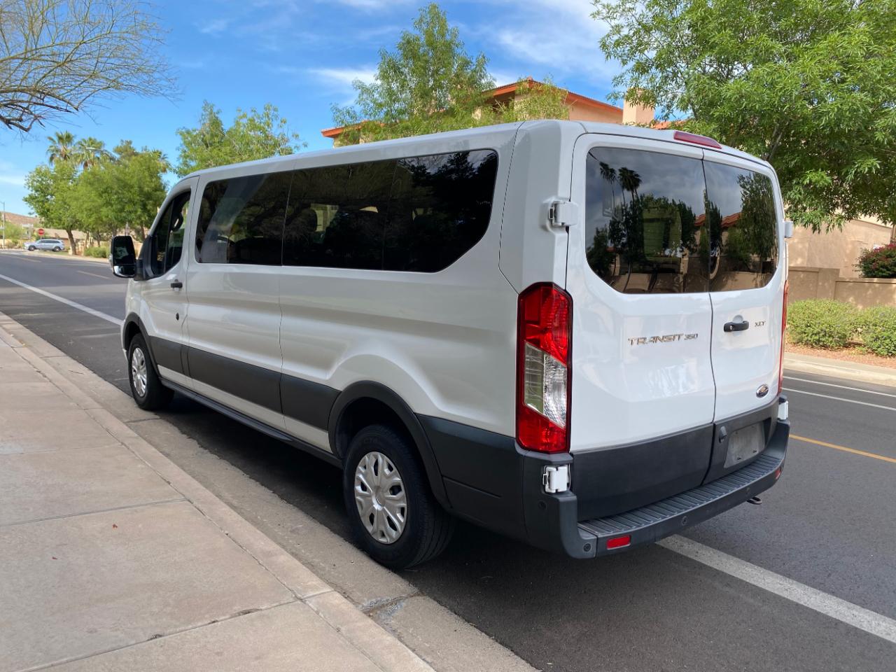 Ford Transit Passenger Wagon T-350 148" Low Roof XLT RWD 2022