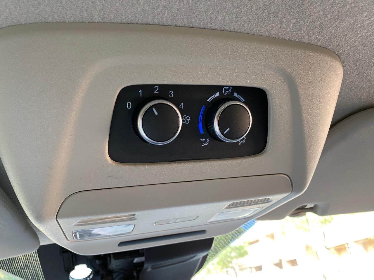 Ford Transit Passenger Wagon T-350 148" Low Roof XLT RWD 2022