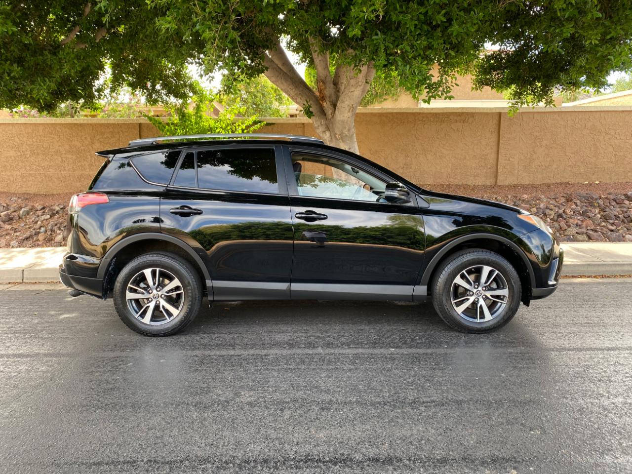 Toyota RAV4 AWD 4dr XLE (Natl) 2016