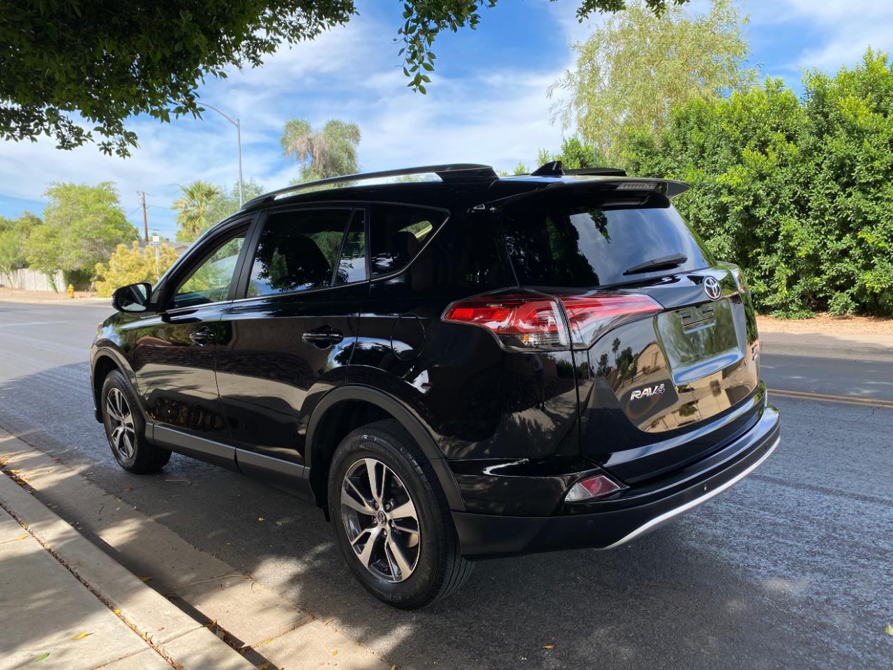 Toyota RAV4 AWD 4dr XLE (Natl) 2016