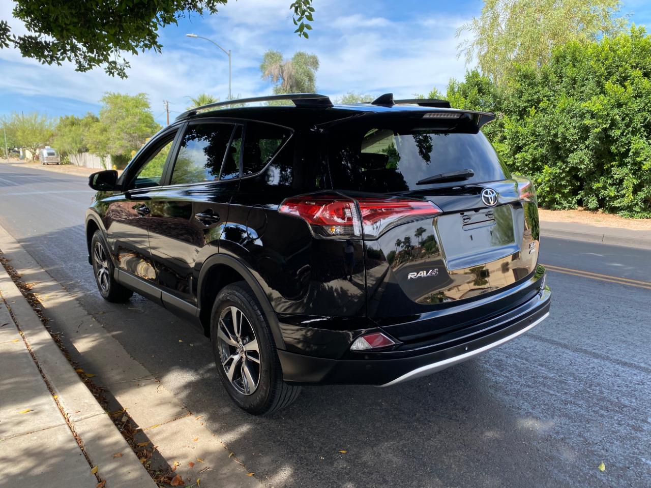 Toyota RAV4 AWD 4dr XLE (Natl) 2016