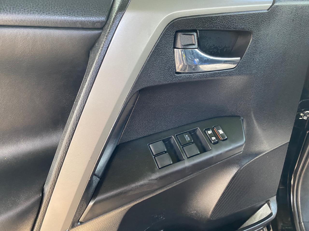 Toyota RAV4 AWD 4dr XLE (Natl) 2016