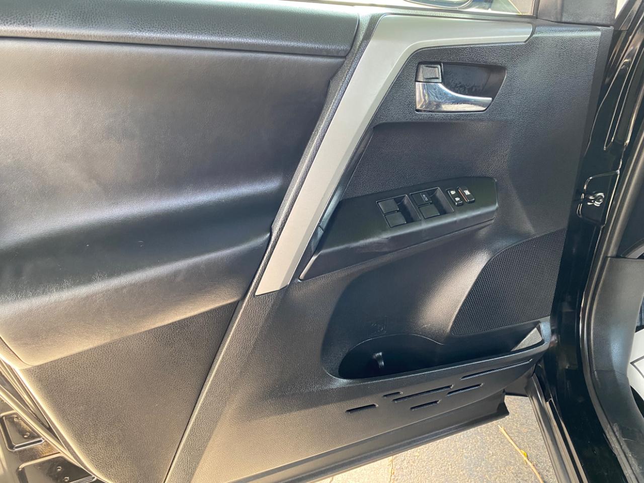 Toyota RAV4 AWD 4dr XLE (Natl) 2016