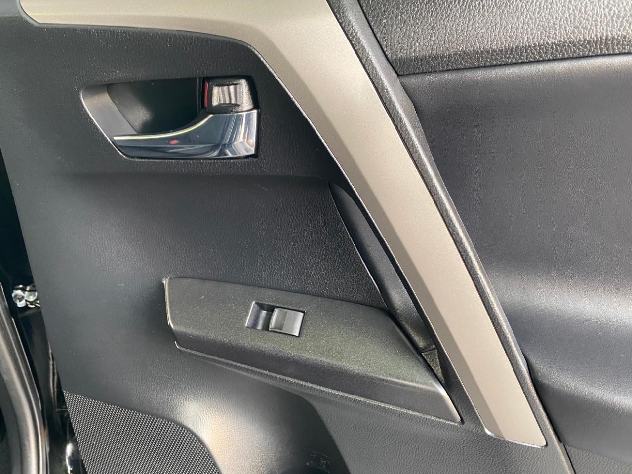 Toyota RAV4 AWD 4dr XLE (Natl) 2016