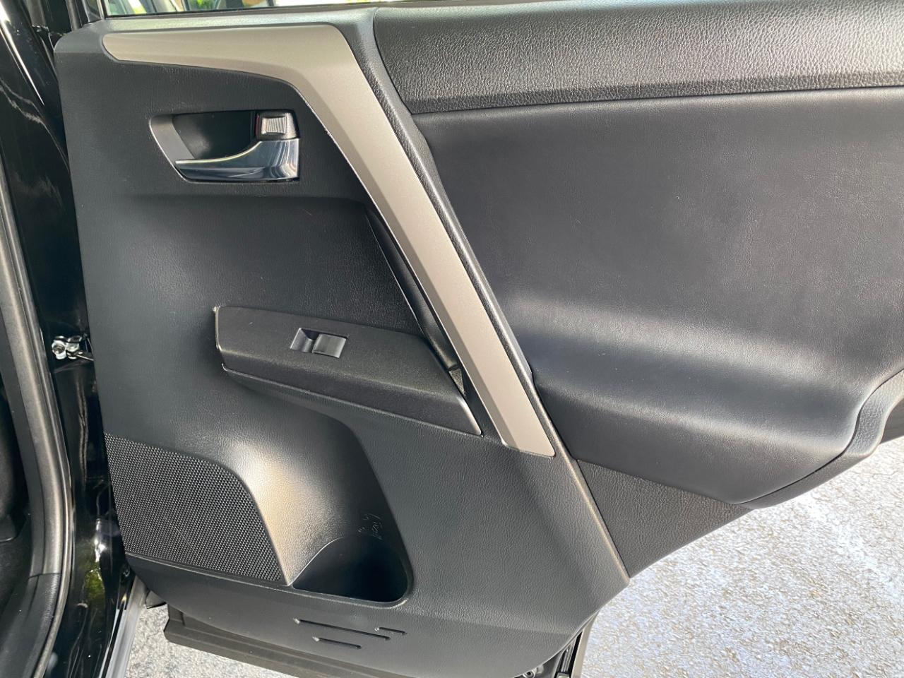 Toyota RAV4 AWD 4dr XLE (Natl) 2016