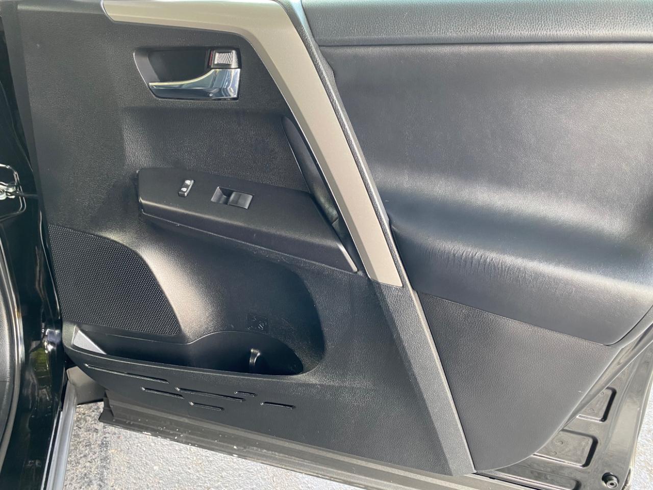 Toyota RAV4 AWD 4dr XLE (Natl) 2016