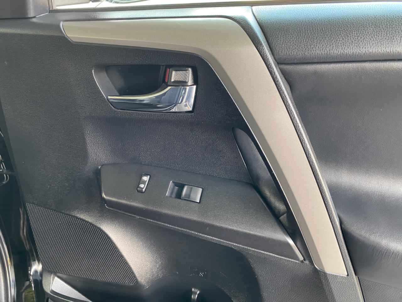 Toyota RAV4 AWD 4dr XLE (Natl) 2016