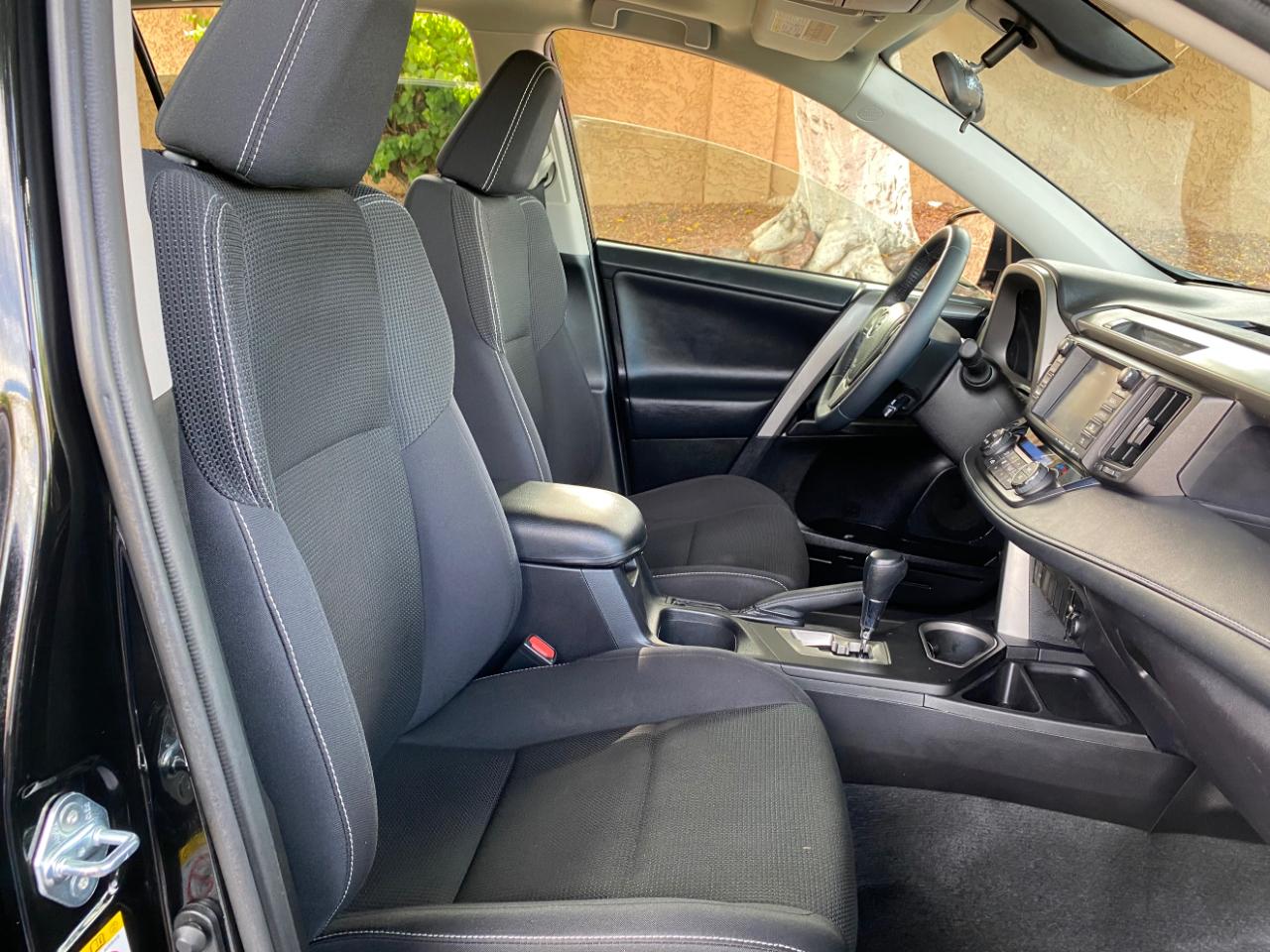 Toyota RAV4 AWD 4dr XLE (Natl) 2016