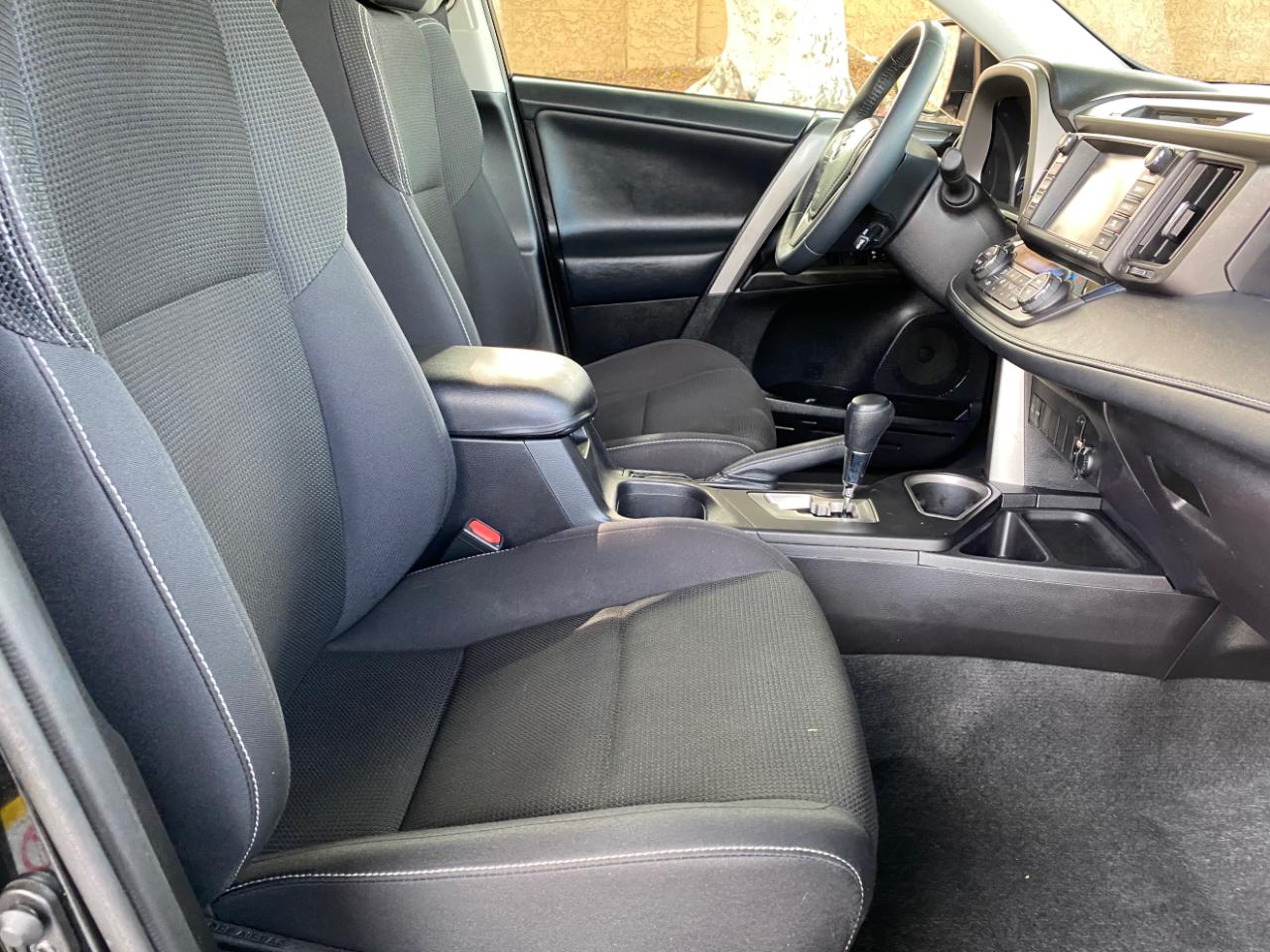 Toyota RAV4 AWD 4dr XLE (Natl) 2016