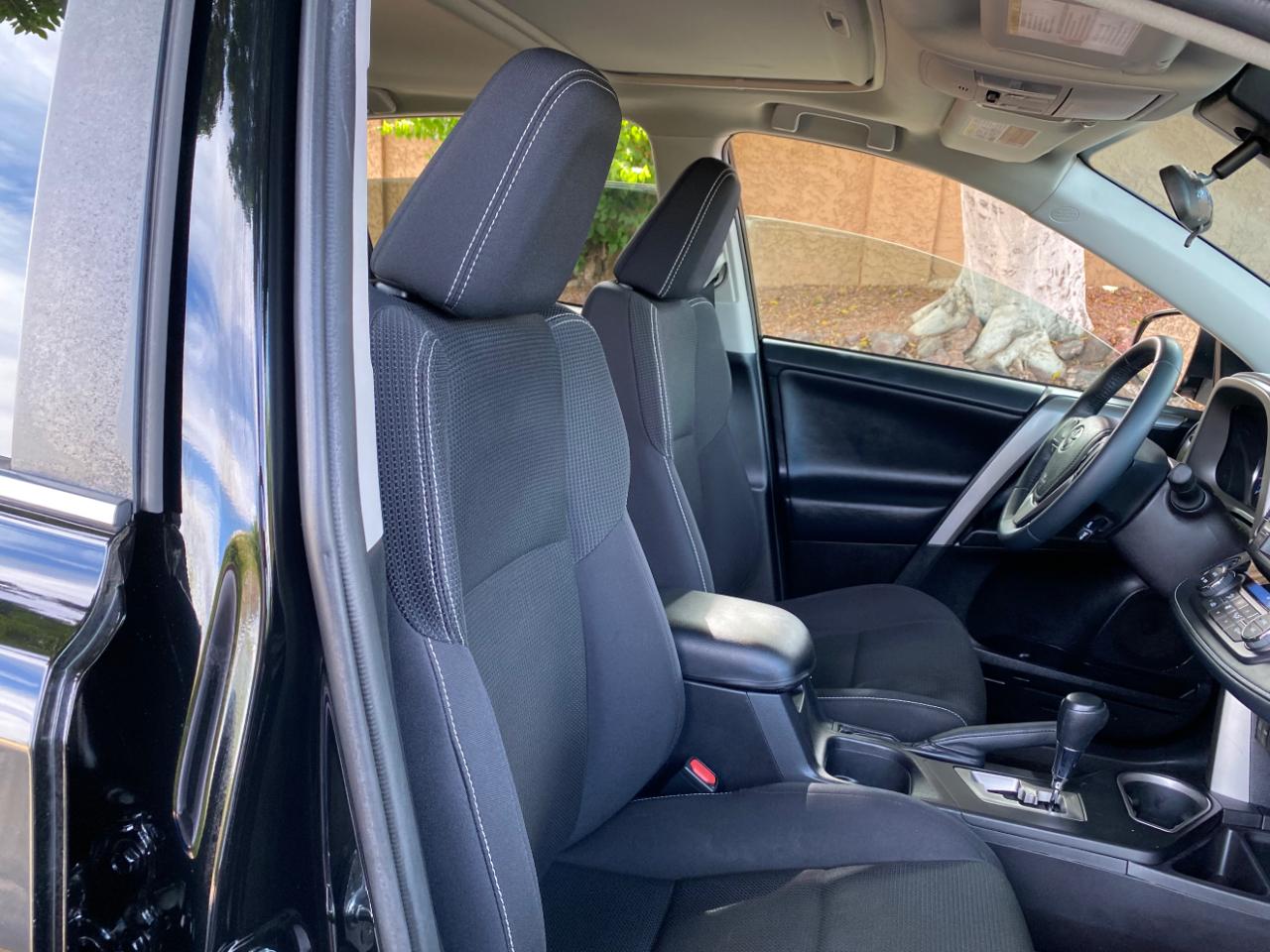 Toyota RAV4 AWD 4dr XLE (Natl) 2016