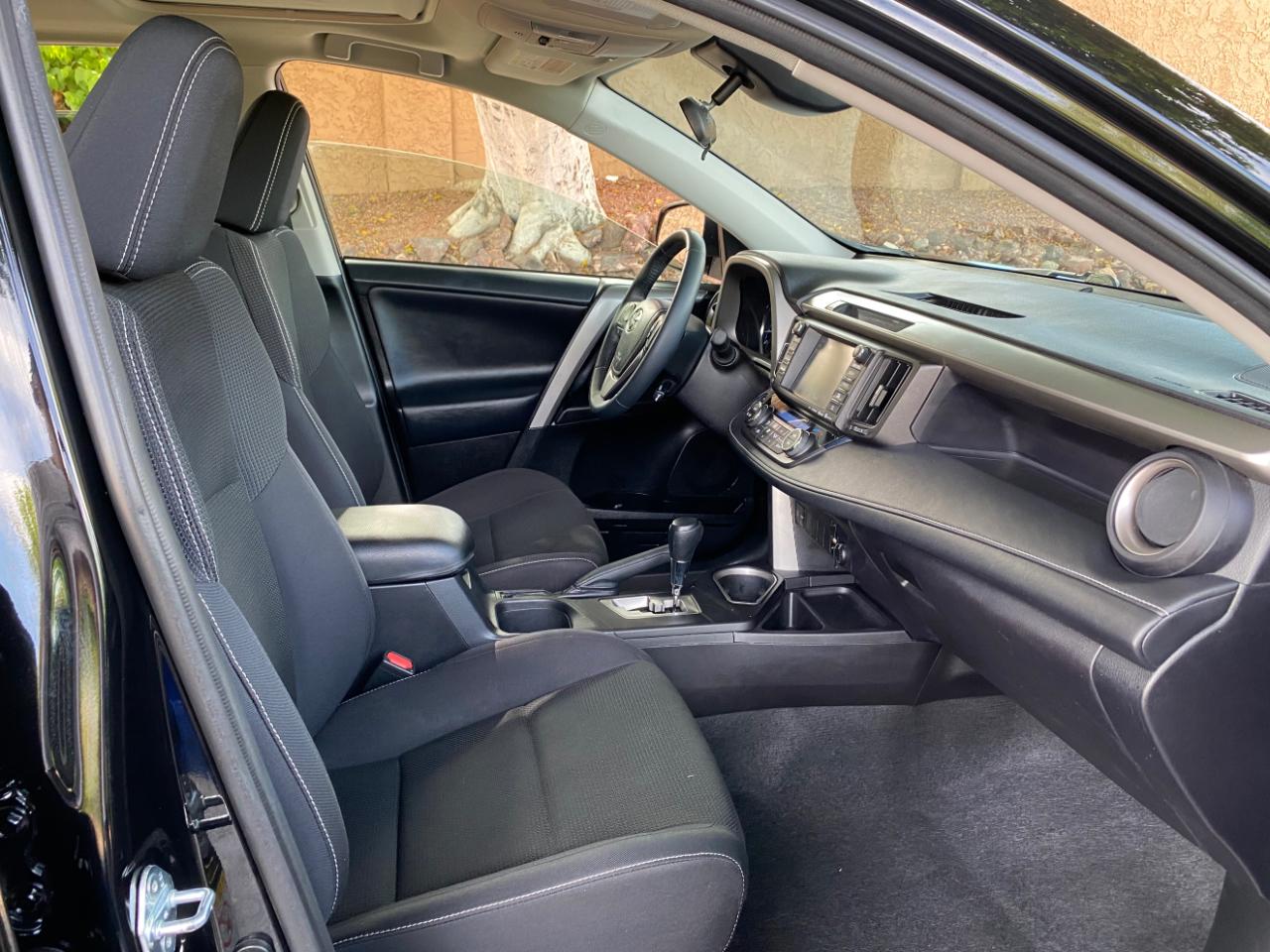 Toyota RAV4 AWD 4dr XLE (Natl) 2016