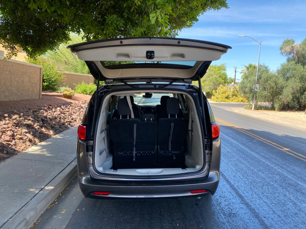 Chrysler Voyager LX FWD 2023