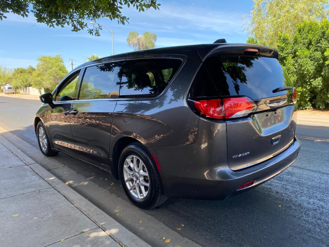 Chrysler Voyager LX FWD 2023