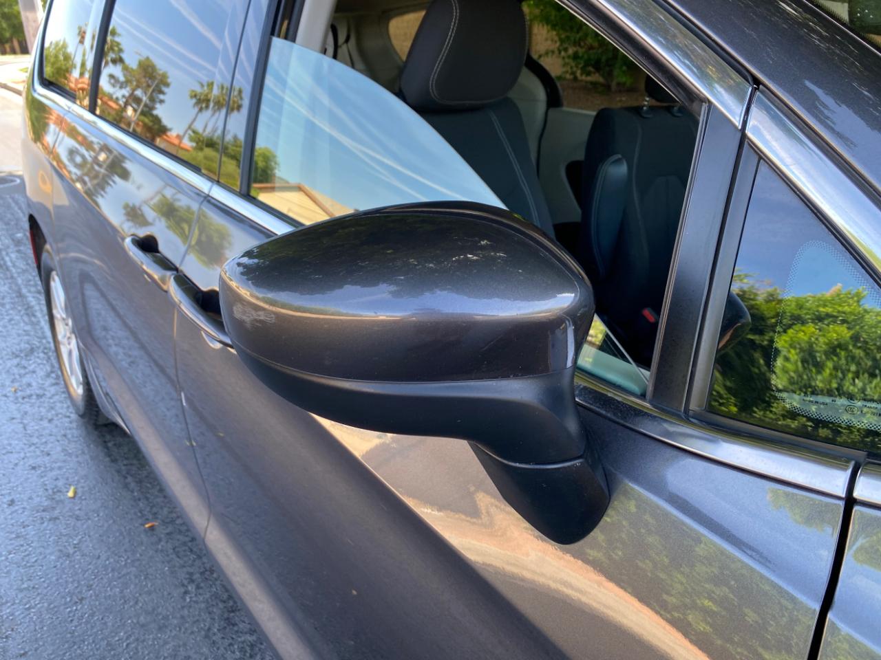 Chrysler Voyager LX FWD 2023