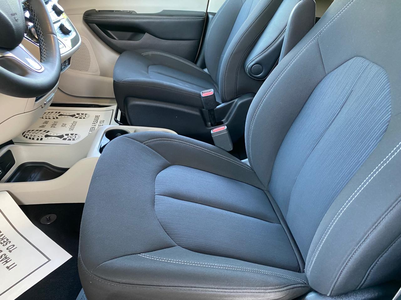 Chrysler Voyager LX FWD 2023