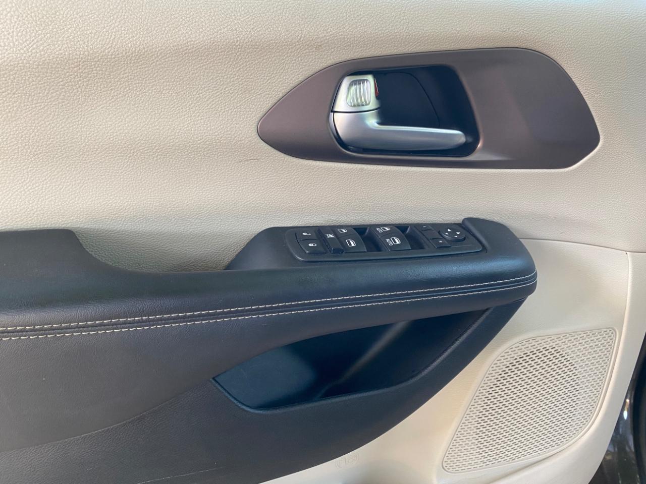 Chrysler Voyager LX FWD 2023