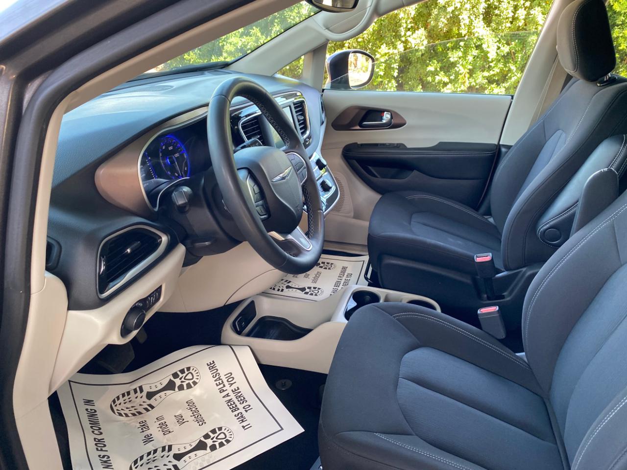 Chrysler Voyager LX FWD 2023