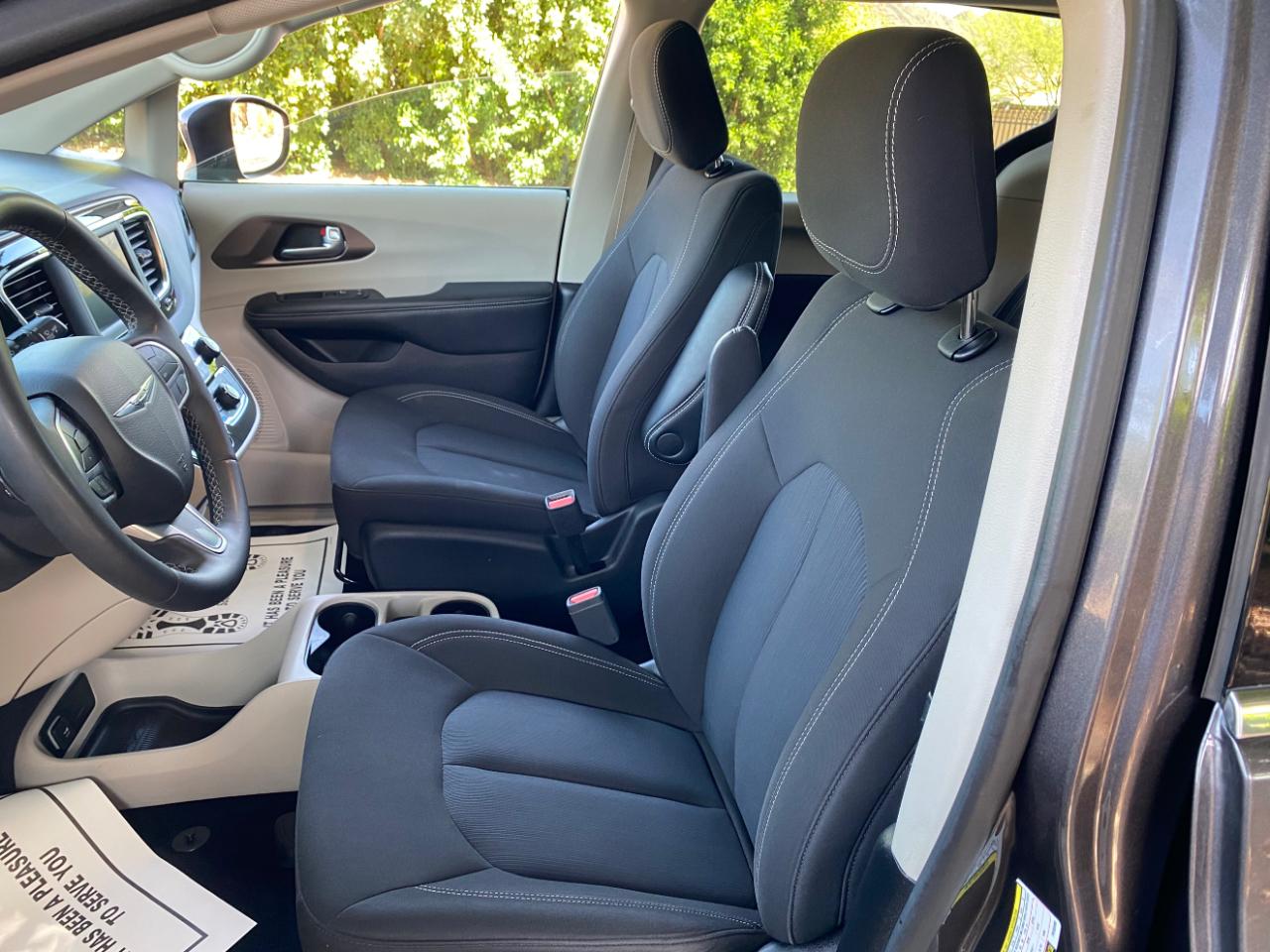 Chrysler Voyager LX FWD 2023