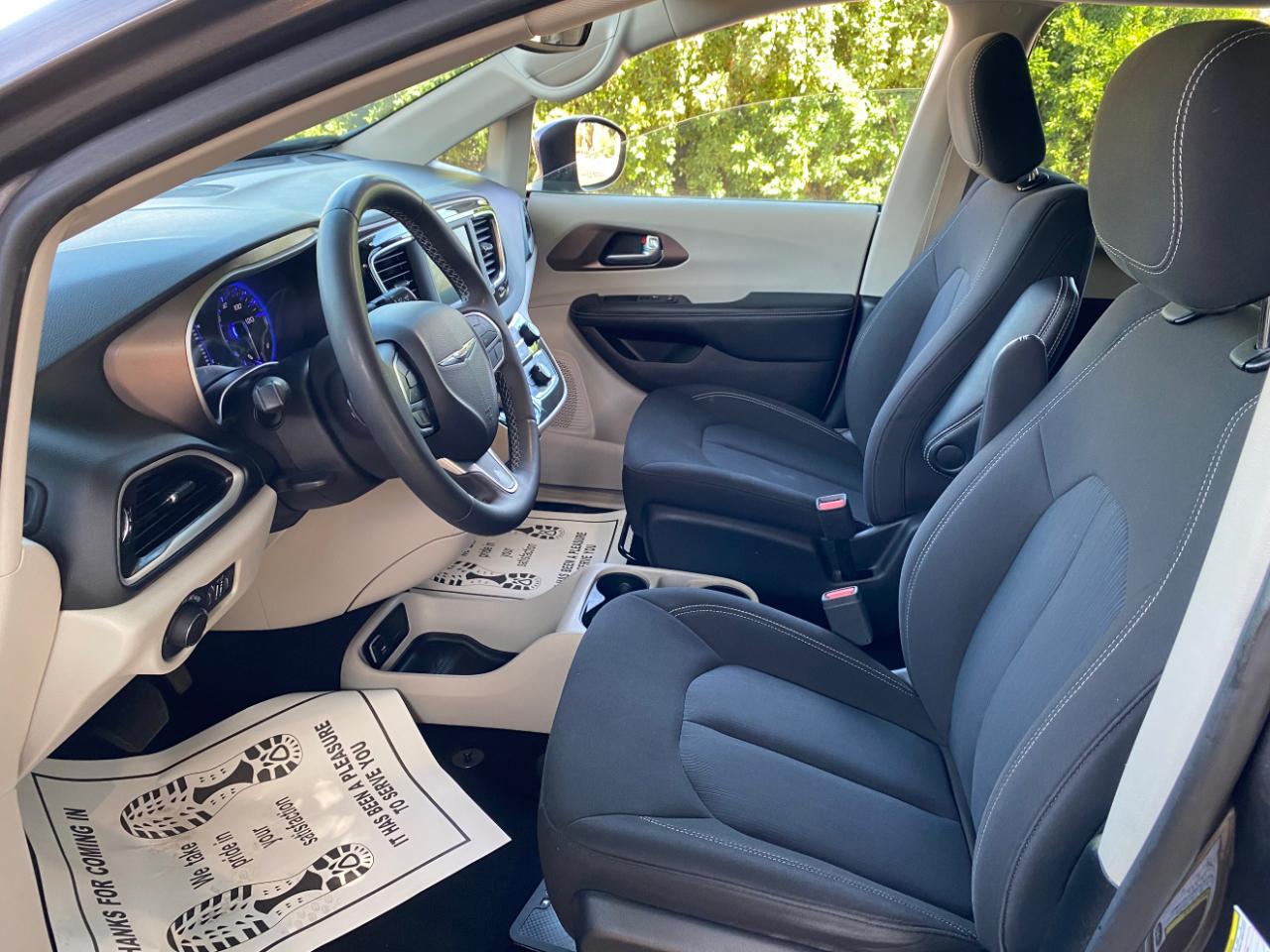 Chrysler Voyager LX FWD 2023