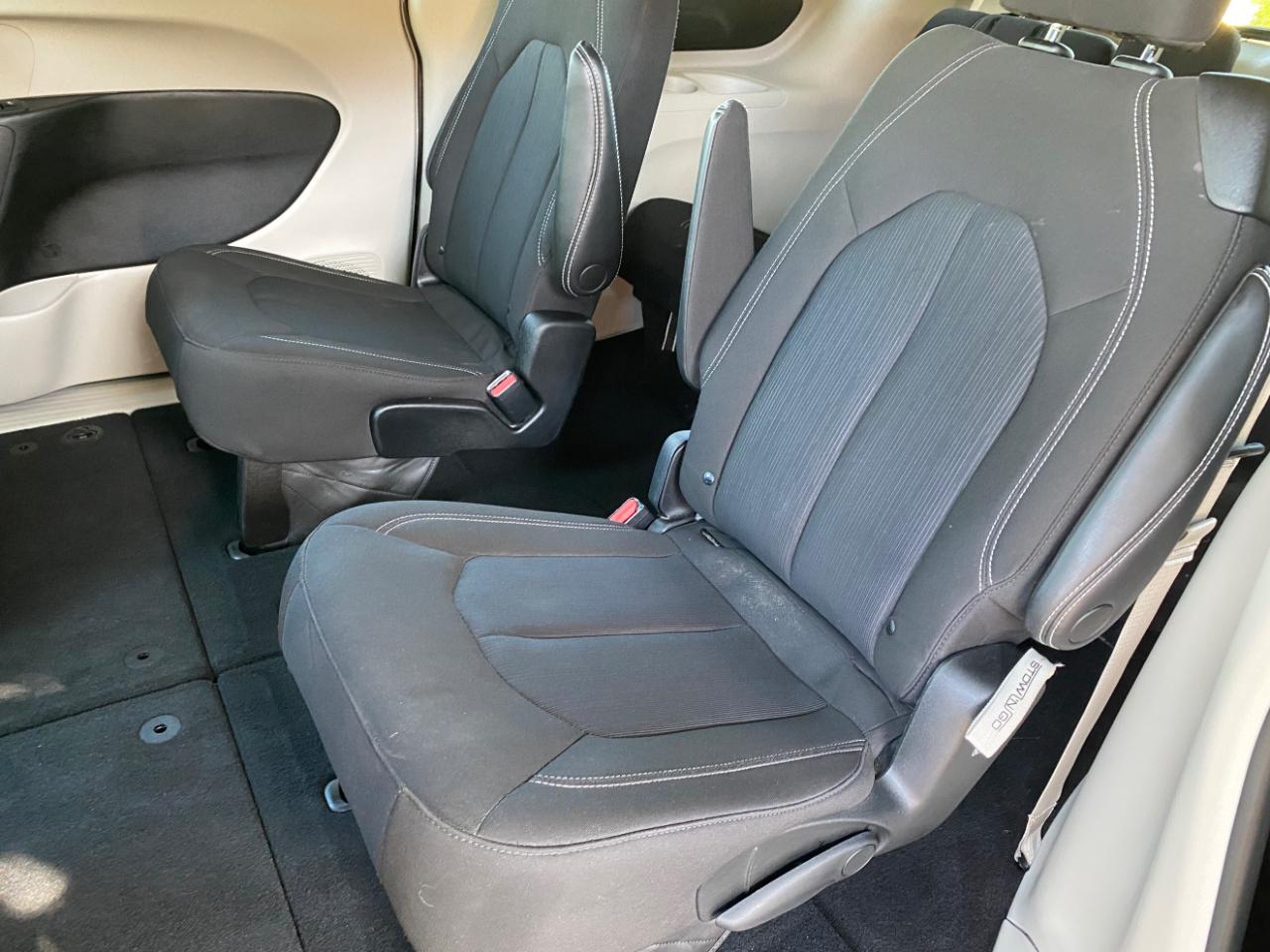 Chrysler Voyager LX FWD 2023