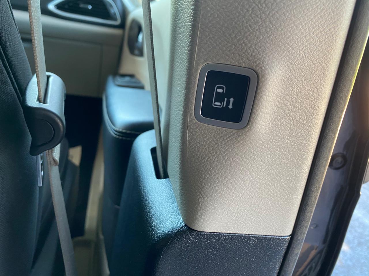 Chrysler Voyager LX FWD 2023