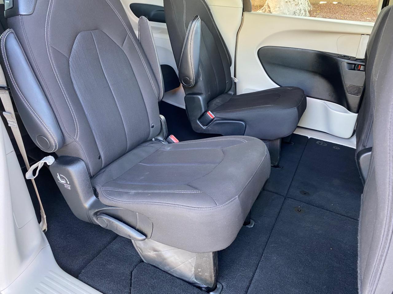 Chrysler Voyager LX FWD 2023