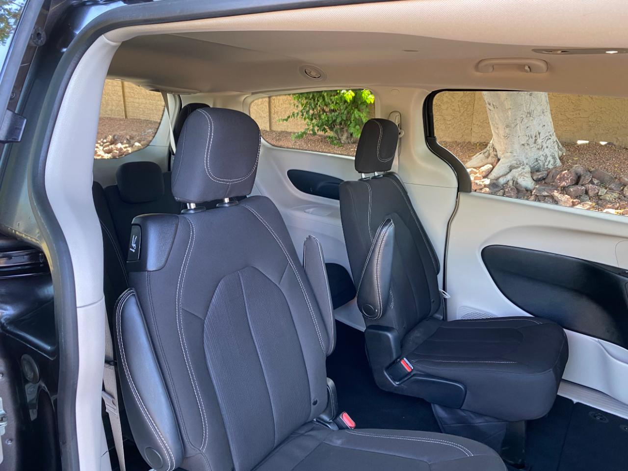 Chrysler Voyager LX FWD 2023