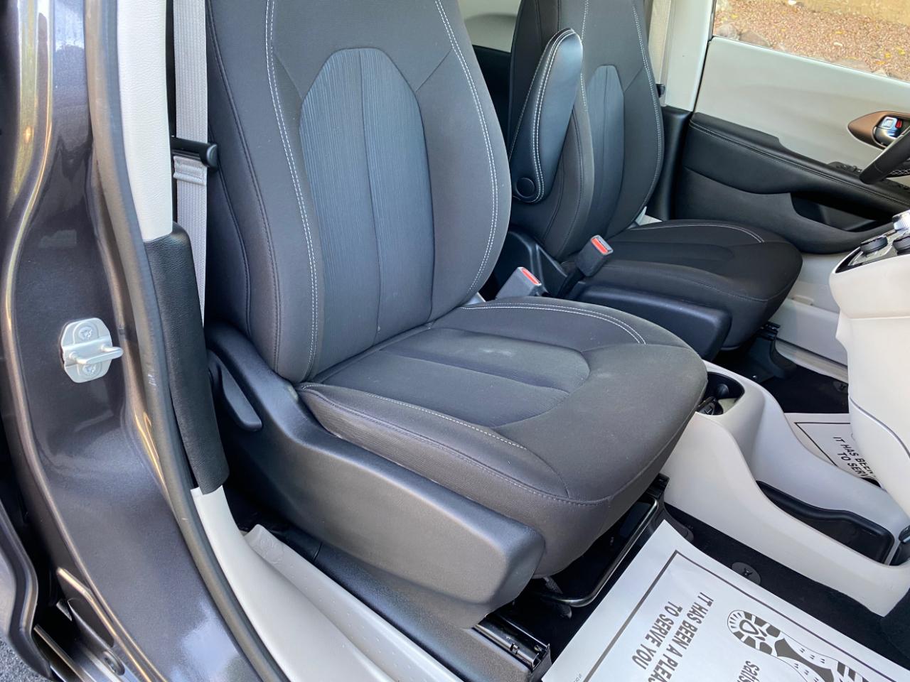 Chrysler Voyager LX FWD 2023