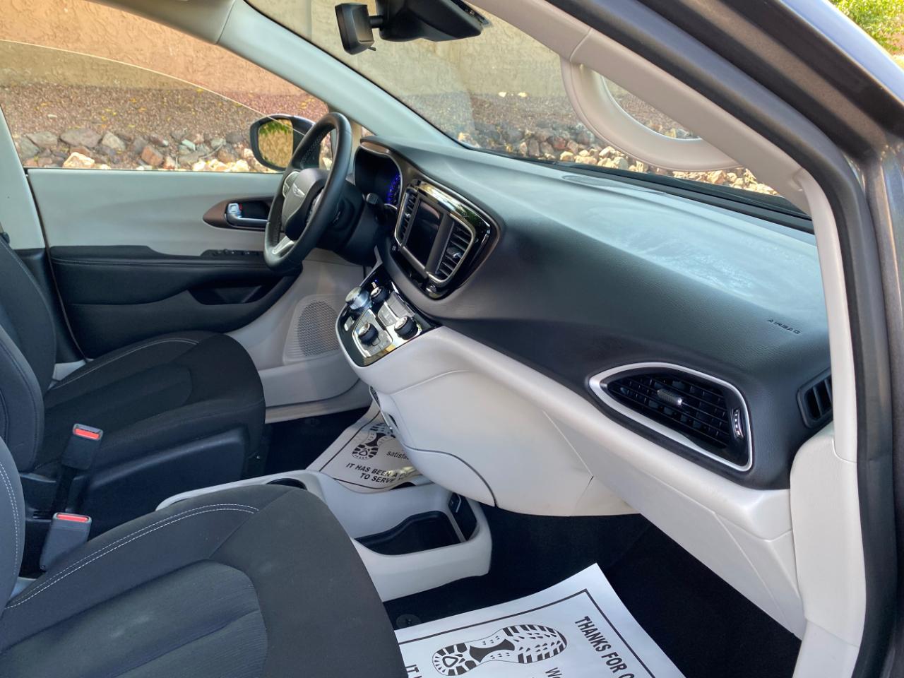 Chrysler Voyager LX FWD 2023