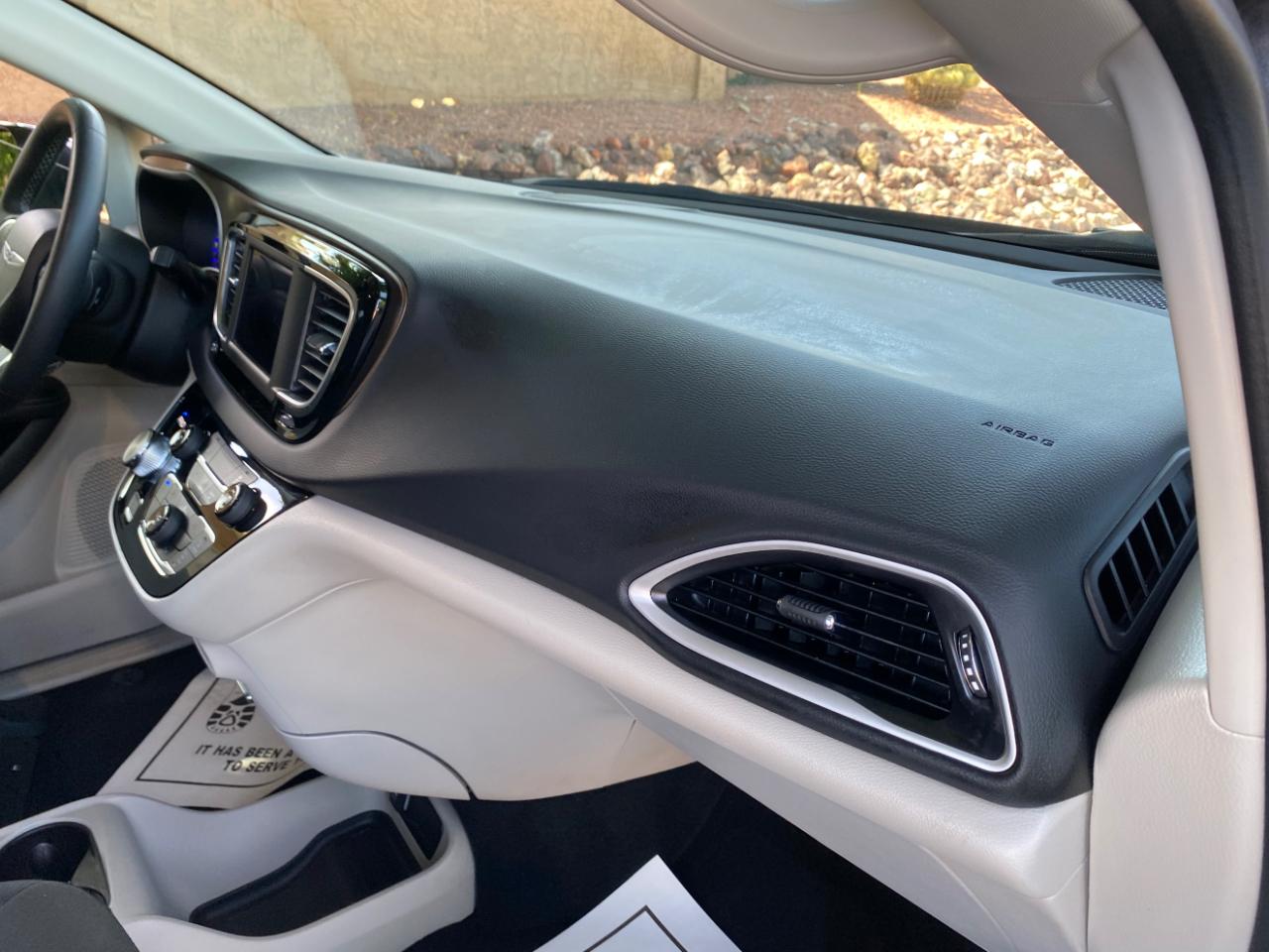 Chrysler Voyager LX FWD 2023