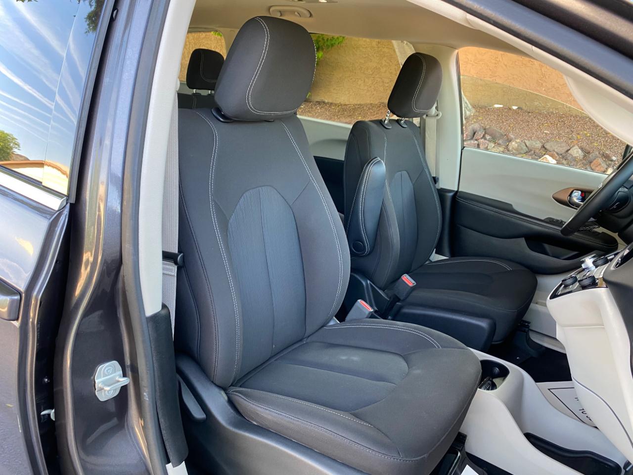 Chrysler Voyager LX FWD 2023