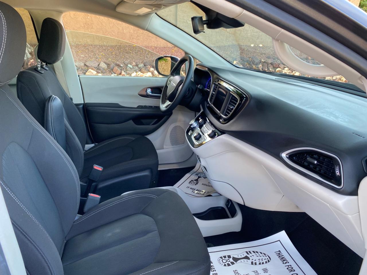 Chrysler Voyager LX FWD 2023