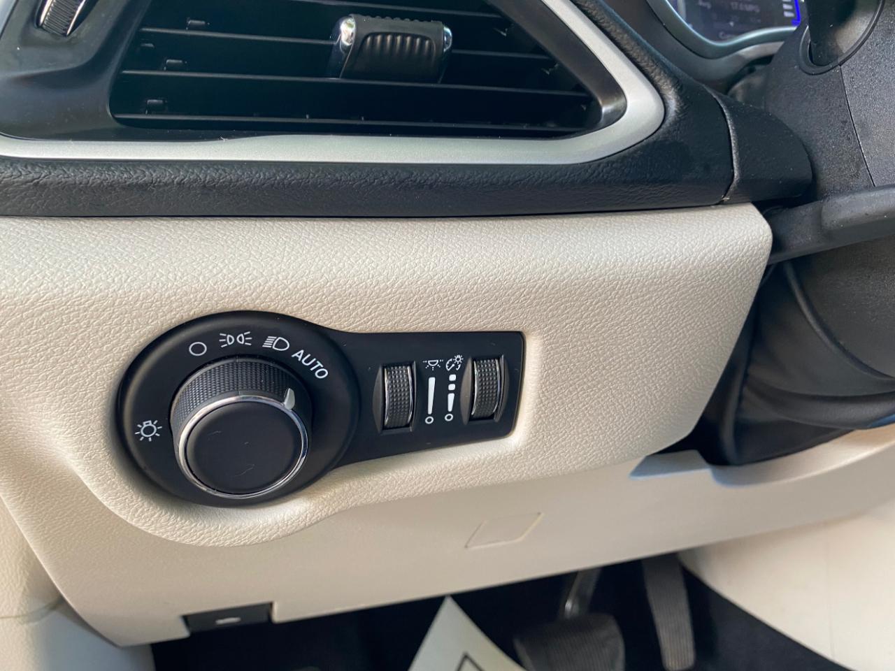 Chrysler Voyager LX FWD 2023