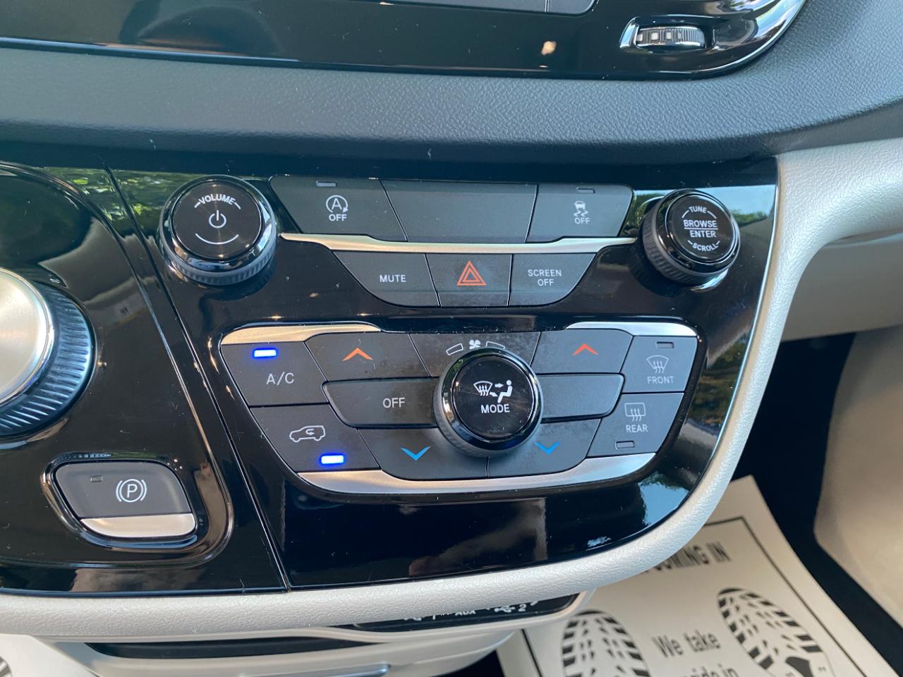 Chrysler Voyager LX FWD 2023