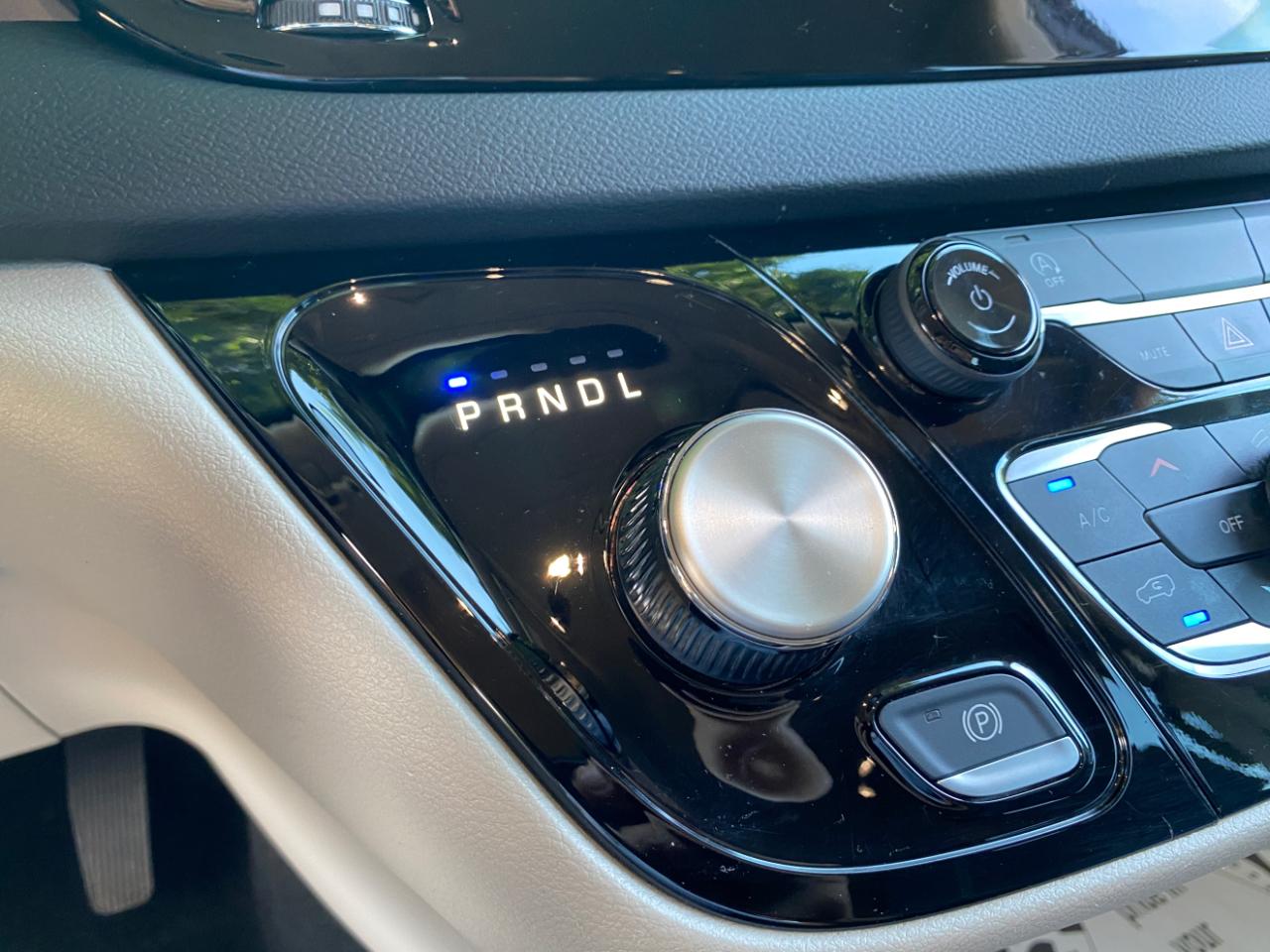 Chrysler Voyager LX FWD 2023