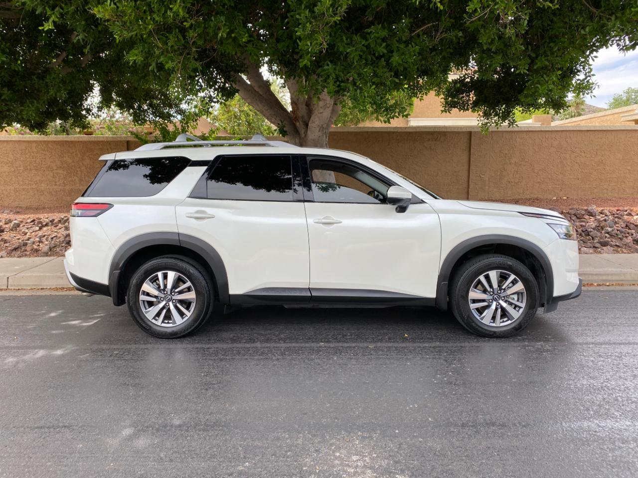 Nissan Pathfinder SL 2WD 2024