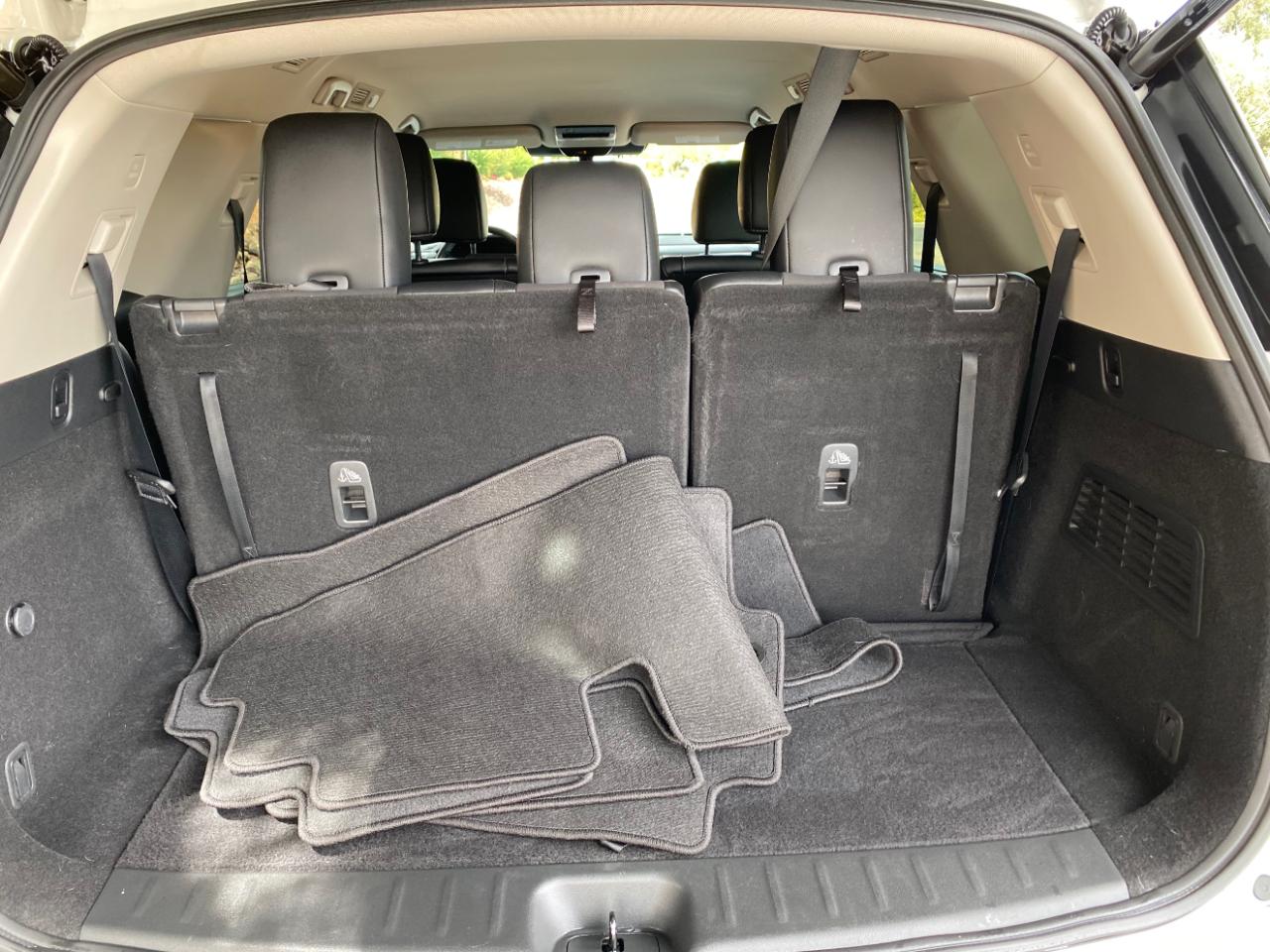 Nissan Pathfinder SL 2WD 2024