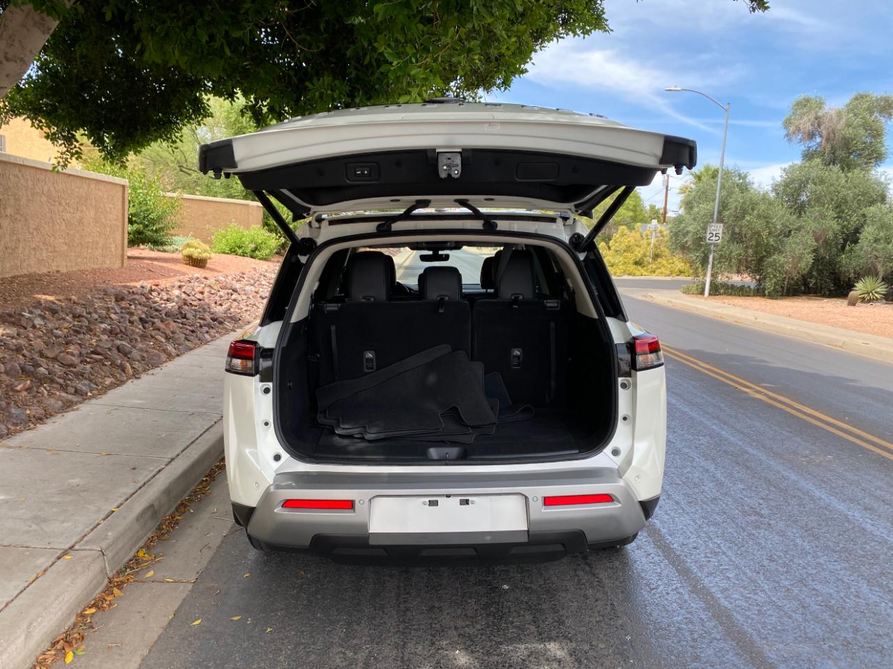 Nissan Pathfinder SL 2WD 2024