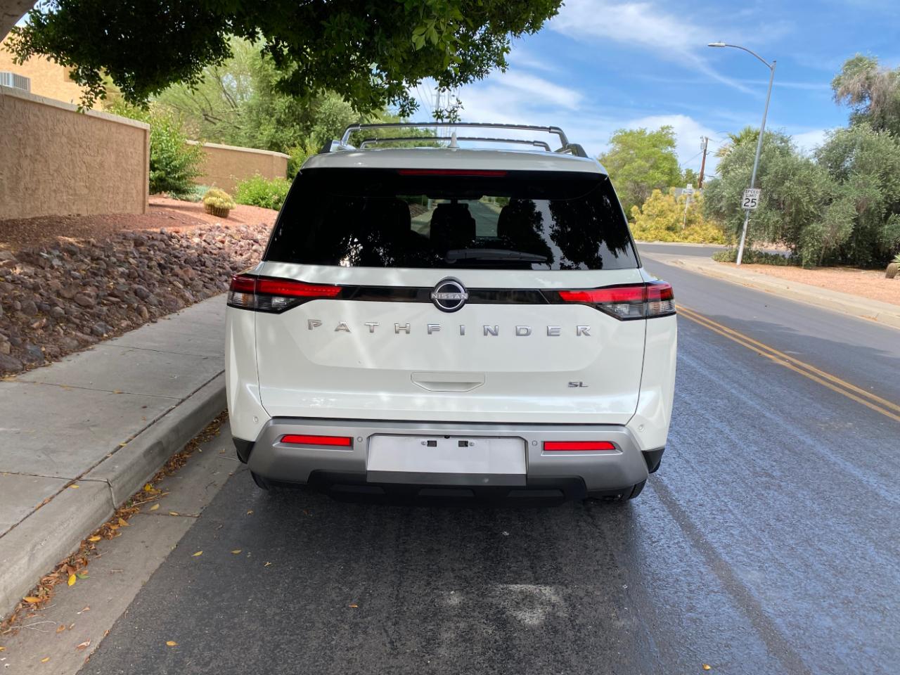 Nissan Pathfinder SL 2WD 2024