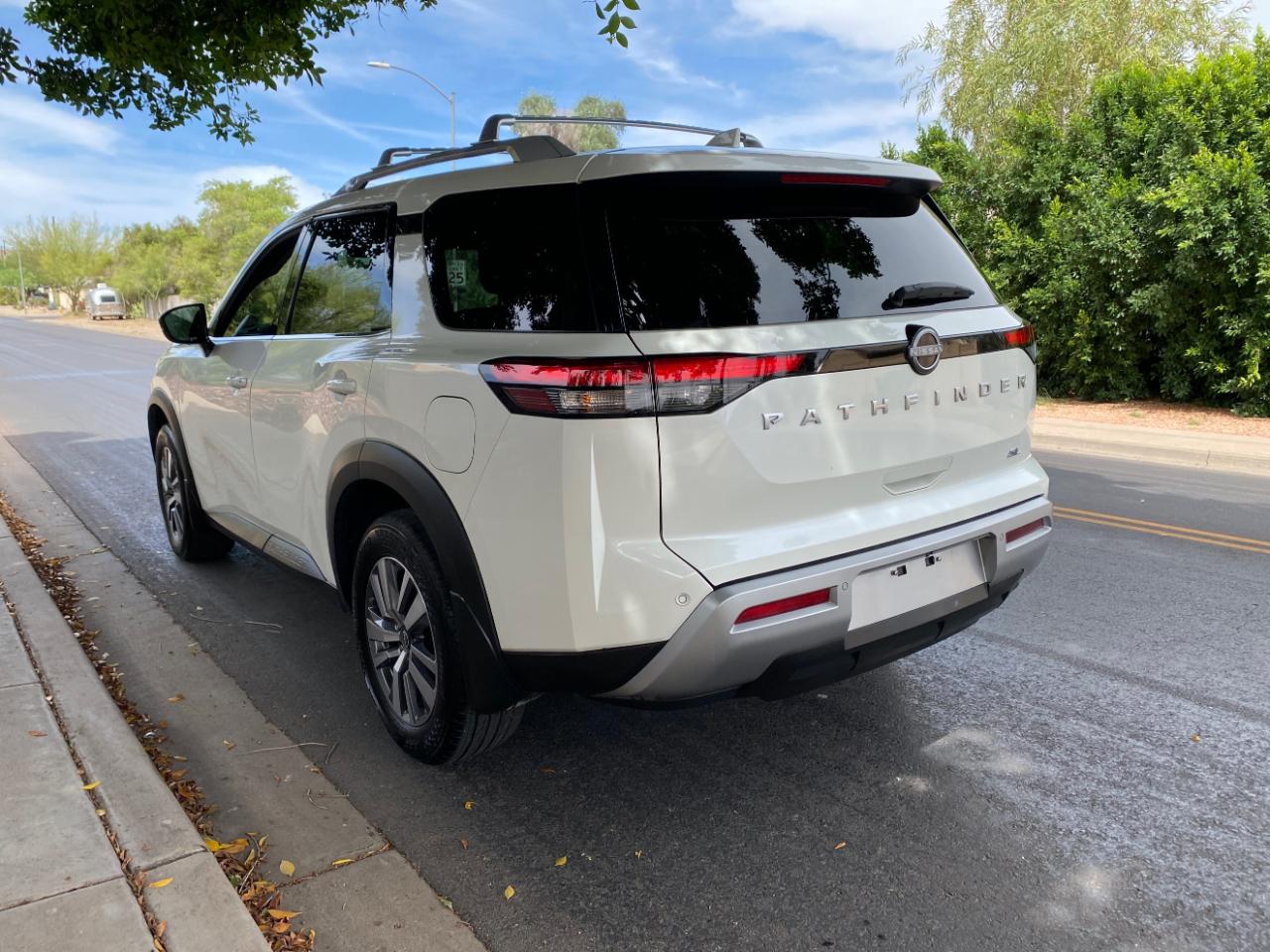 Nissan Pathfinder SL 2WD 2024