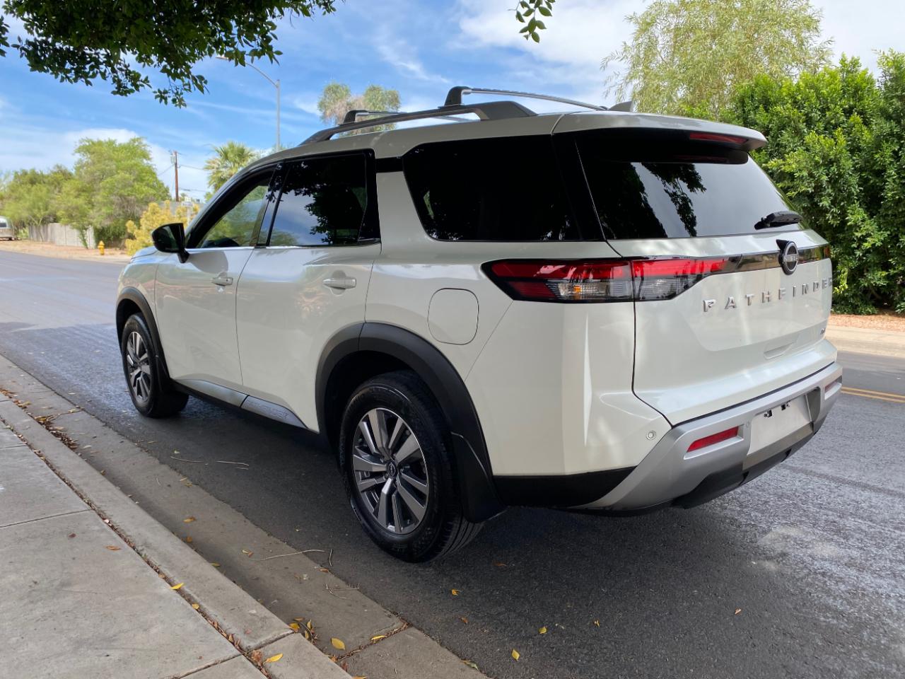 Nissan Pathfinder SL 2WD 2024