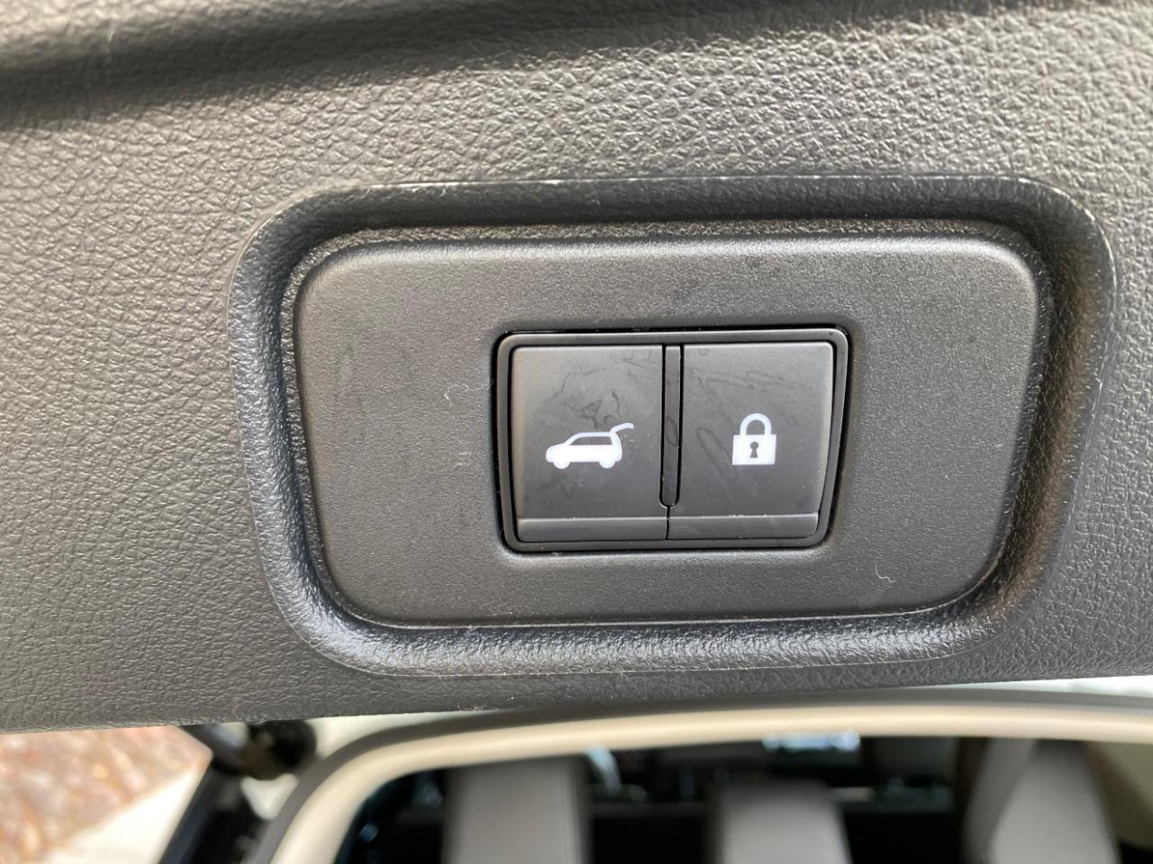 Nissan Pathfinder SL 2WD 2024