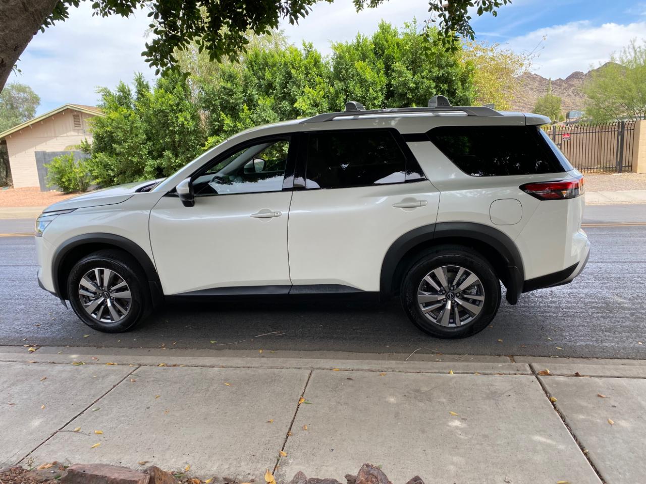 Nissan Pathfinder SL 2WD 2024