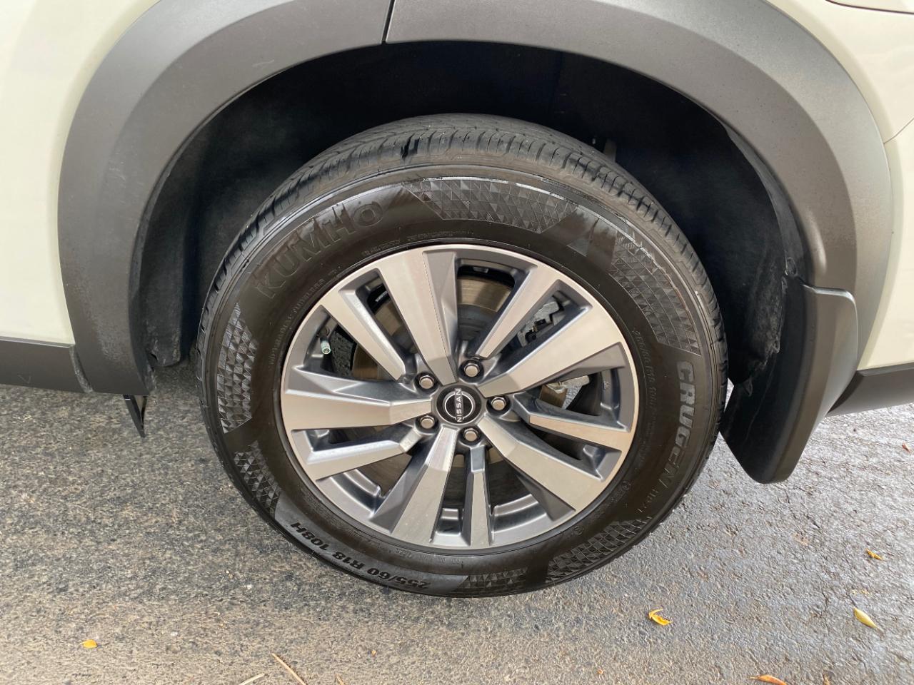 Nissan Pathfinder SL 2WD 2024