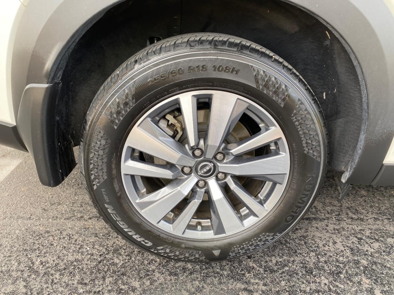 Nissan Pathfinder SL 2WD 2024