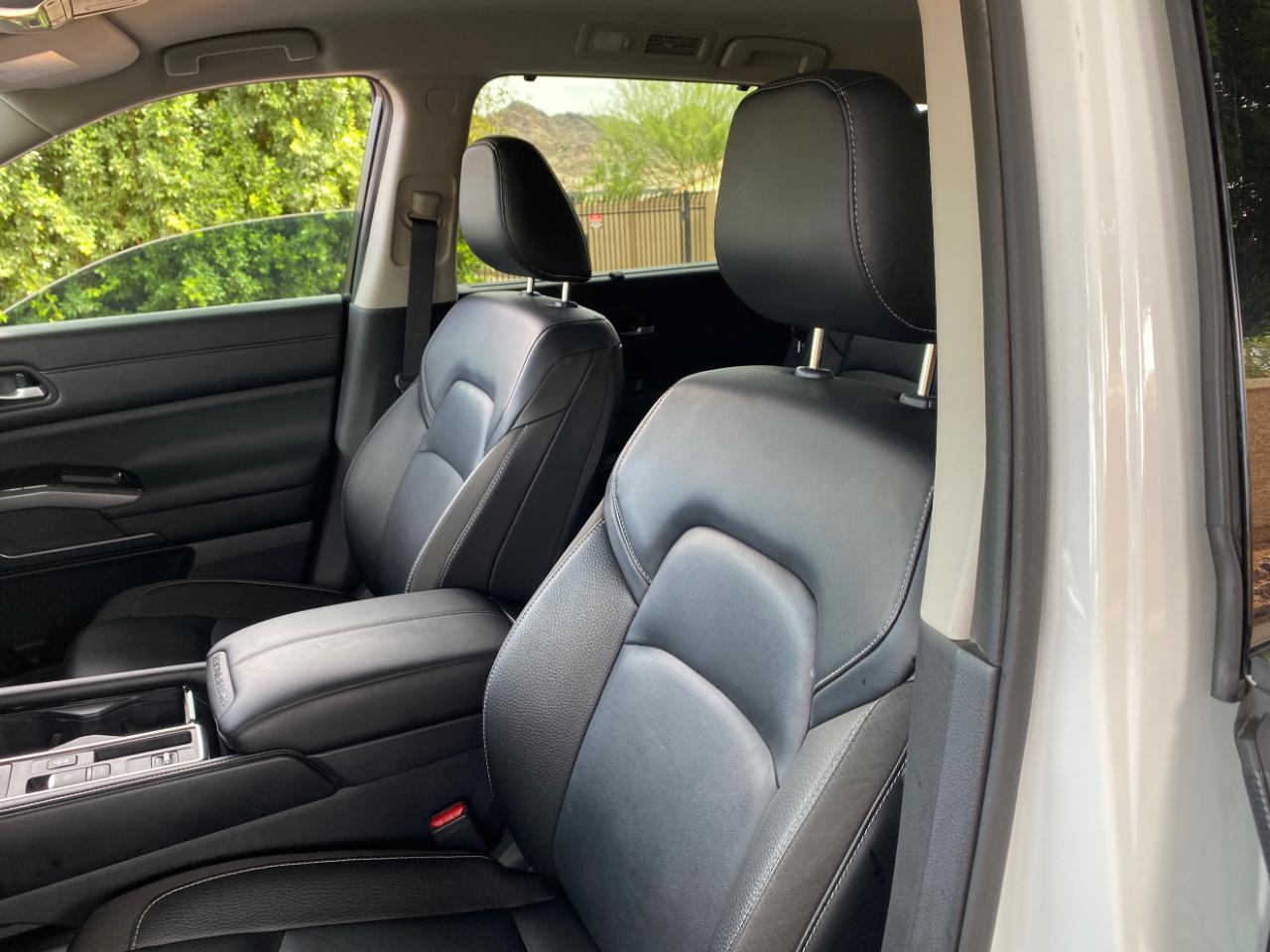 Nissan Pathfinder SL 2WD 2024