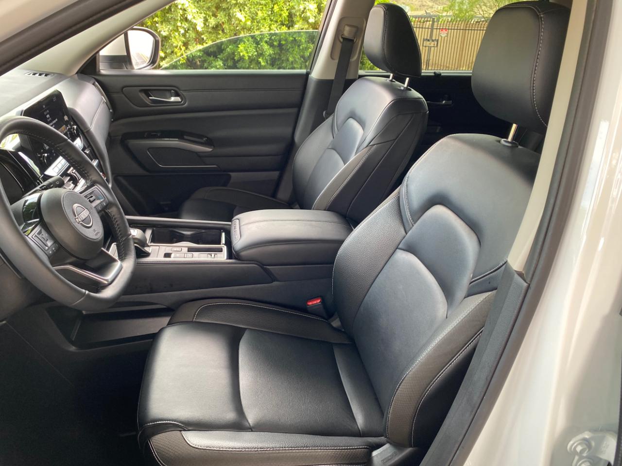 Nissan Pathfinder SL 2WD 2024